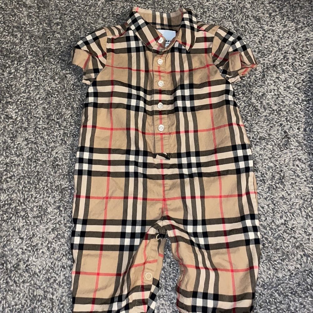 Burberry onesie polo shirt